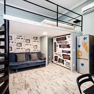 Hungarian Rebelian With Ac Apartmán Budapešť